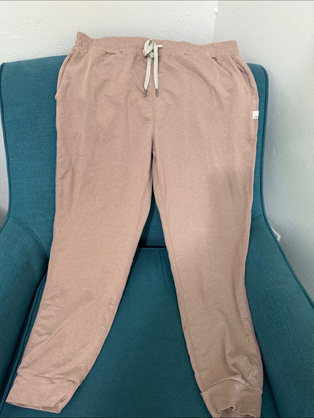 Vuori Women’s  Dusty Pink Jogger Pants 32 drawstring waist